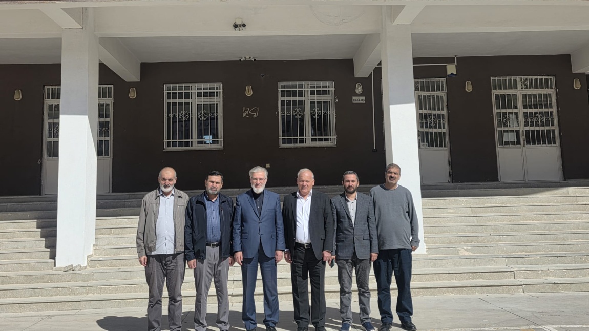 Ankara İmam Hatip Mezunları Dernek Başkanı okulumuzu ziyaret ettiler.